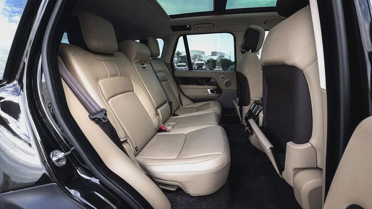 2018 | GCC Range Rover Vogue V6 HSE | Black | Low Mileage | Full service history-16-16