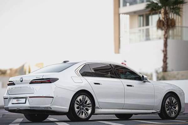 2024 | BMW 740i White GCC | Service Warranty from AGMC