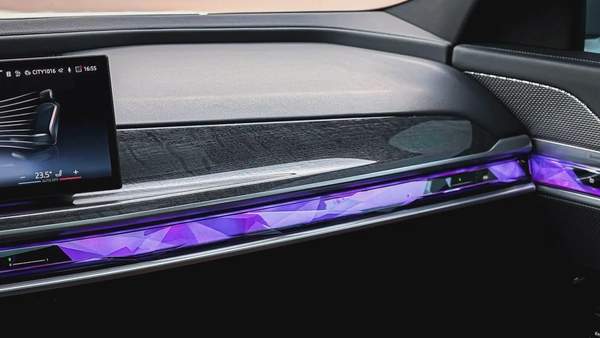 2024 | BMW 740i White GCC | Service Warranty from AGMC