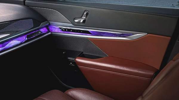 2024 | BMW 740i White GCC | Service Warranty from AGMC