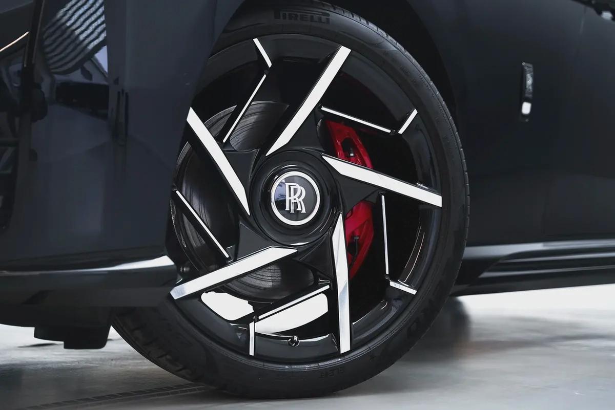 2025 Rolls-Royce Spectre Black Badge | European Specs-6-6