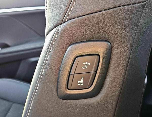 Toyota Camry S SPORT / 2.0L V4 PETROL / PWR SEATS WITH HEADUP DISPLAY / PANORAMIC ROOF (CODE # CMPCS)