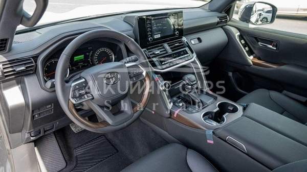 Toyota Land Cruiser TOYOTA LAND CRUISER LC300 VX 4.0P AT MY2025 Grey