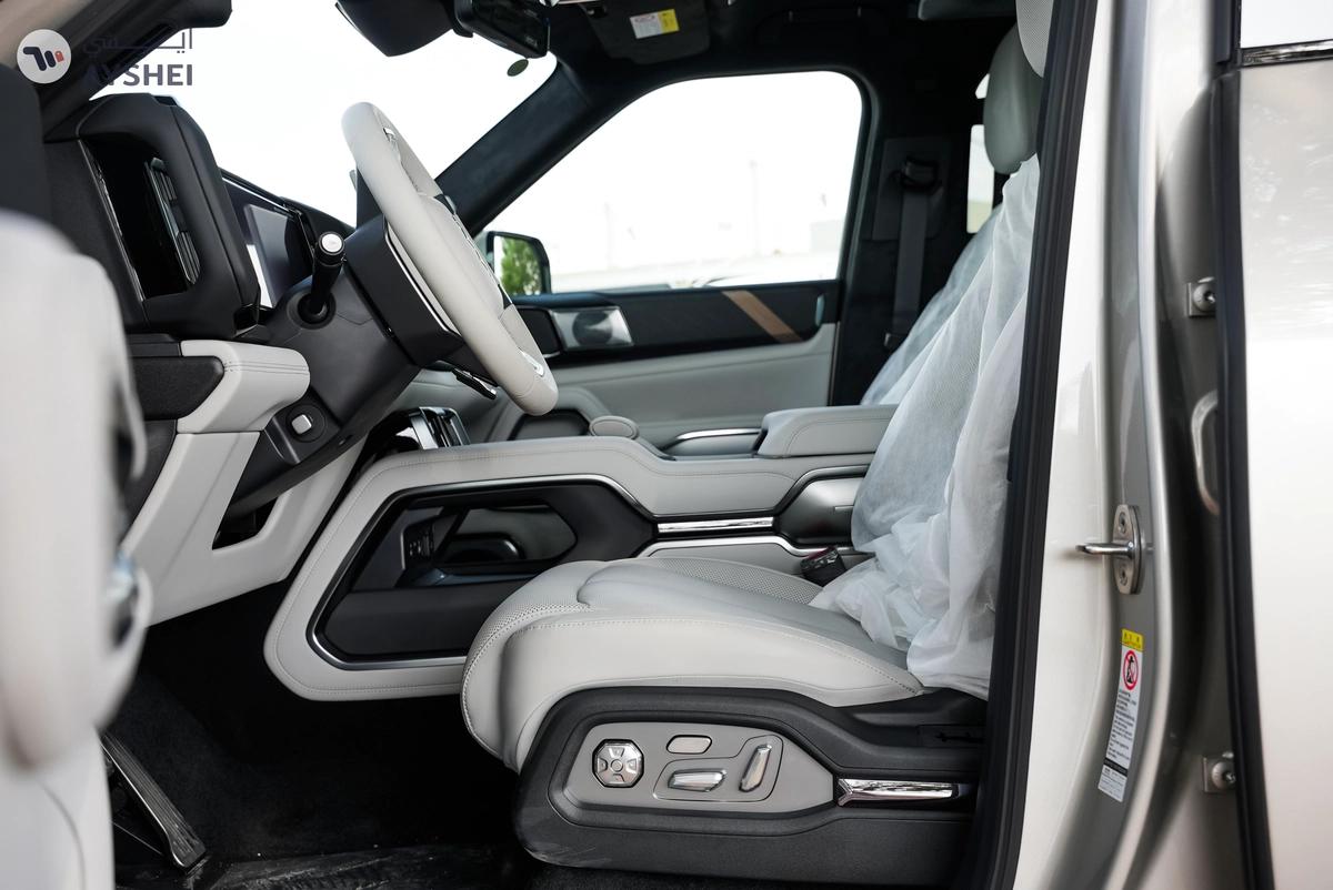 2025 Leopard 8 NEW Flagship 5-seates AWD Gold in White 0Km-10-10