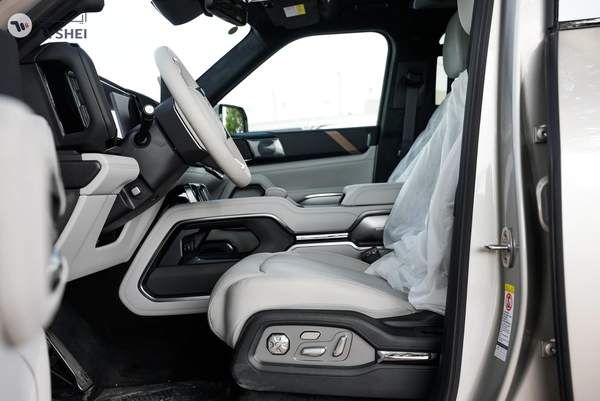 2025 Leopard 8 NEW Flagship 5-seates AWD Gold in White 0Km