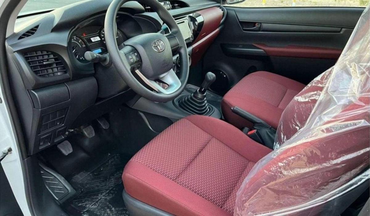 Toyota Hilux Toyota Hilux Single Cab 2.4L Manual-8-8
