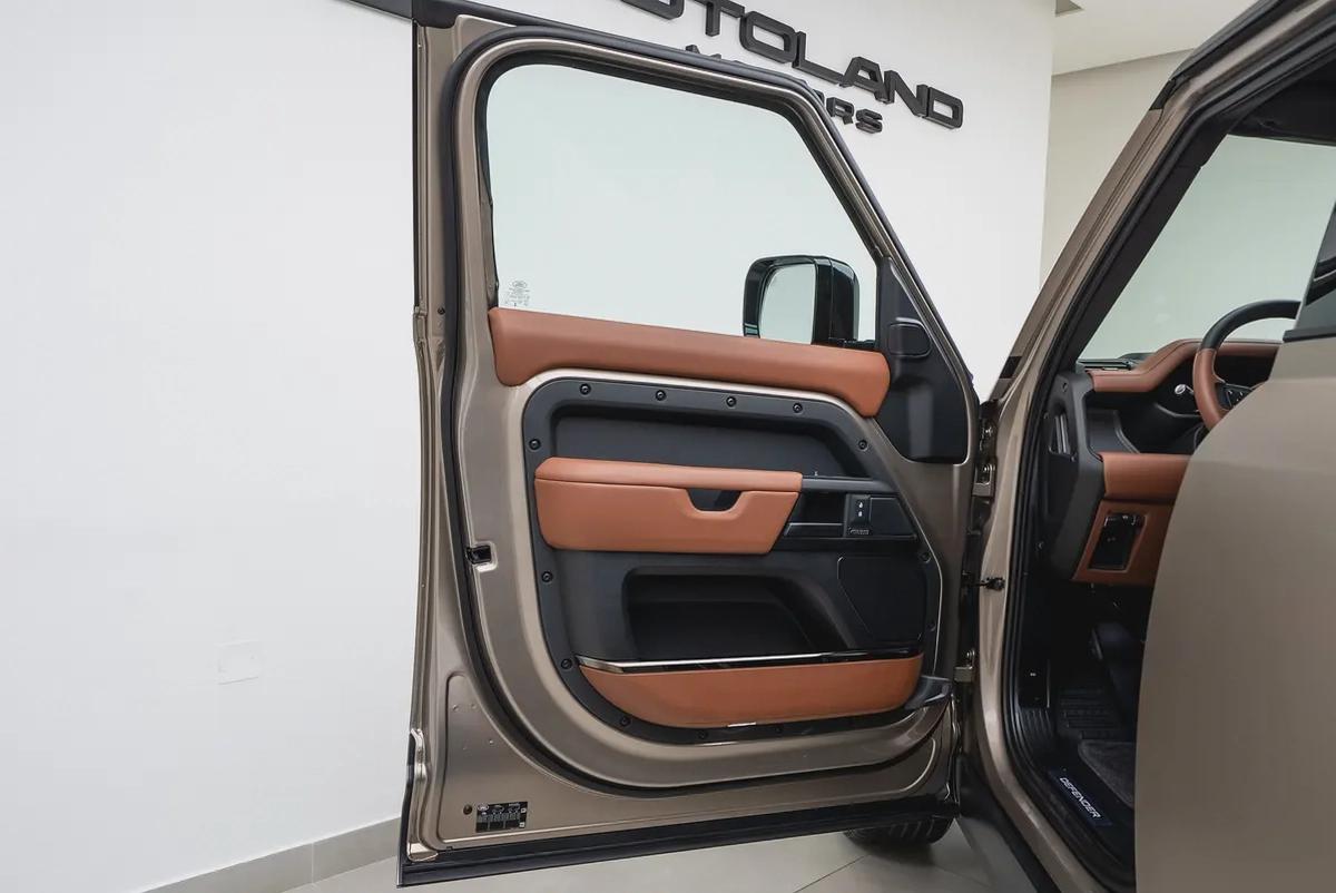 2025 LAND ROVER DEFENDER P635 OCTA | GCC 5 YEARS WARRANTY | 635 HP | HIGH SPEC |-6-6