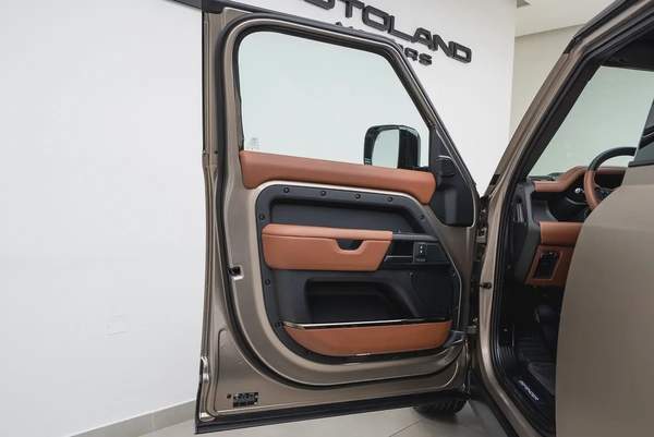2025 LAND ROVER DEFENDER P635 OCTA | GCC 5 YEARS WARRANTY | 635 HP | HIGH SPEC |