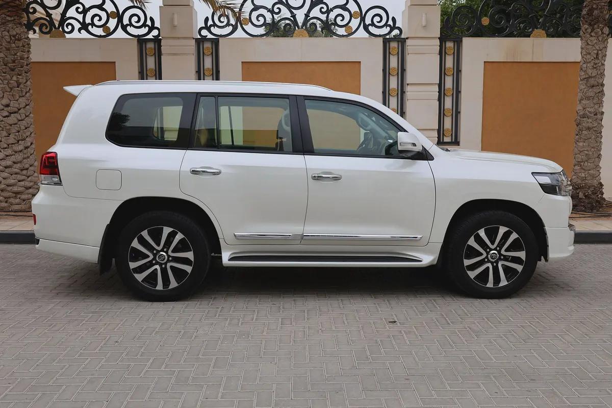 TOYOTA LAND CRUISER-GXR GRAND TOURING-2019-148000KM-GCC SPECS-EXCELLENT CONDITION-4-4