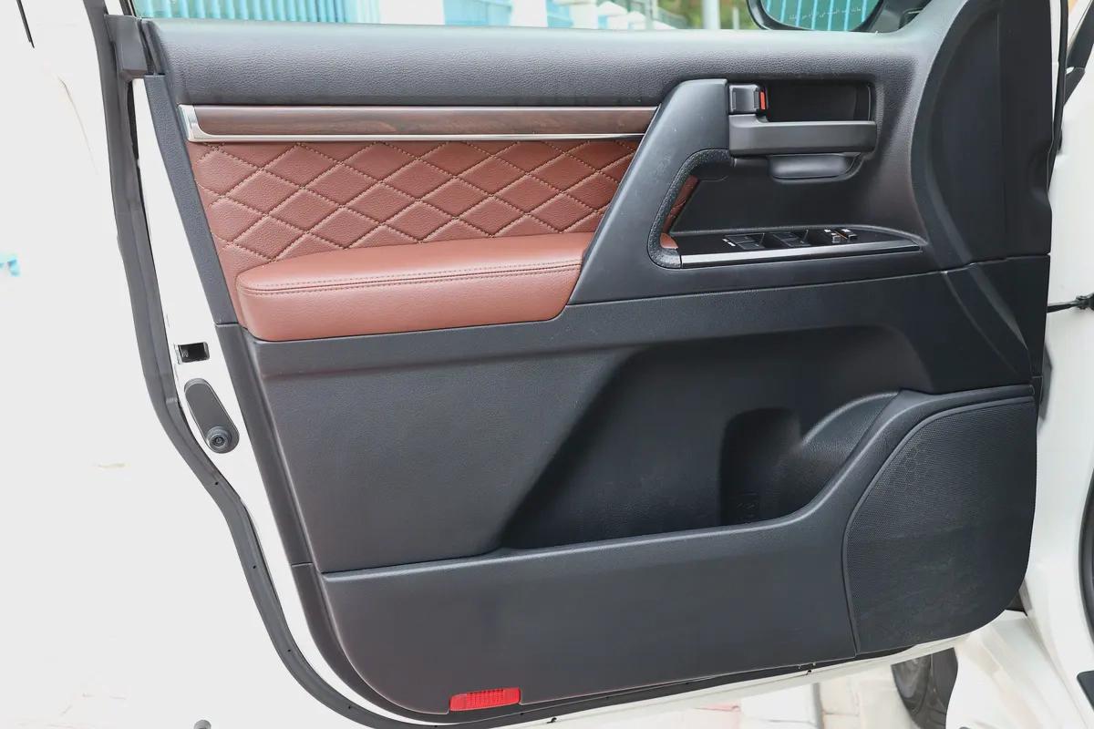 TOYOTA LAND CRUISER-GXR GRAND TOURING-2019-148000KM-GCC SPECS-EXCELLENT CONDITION-7-7