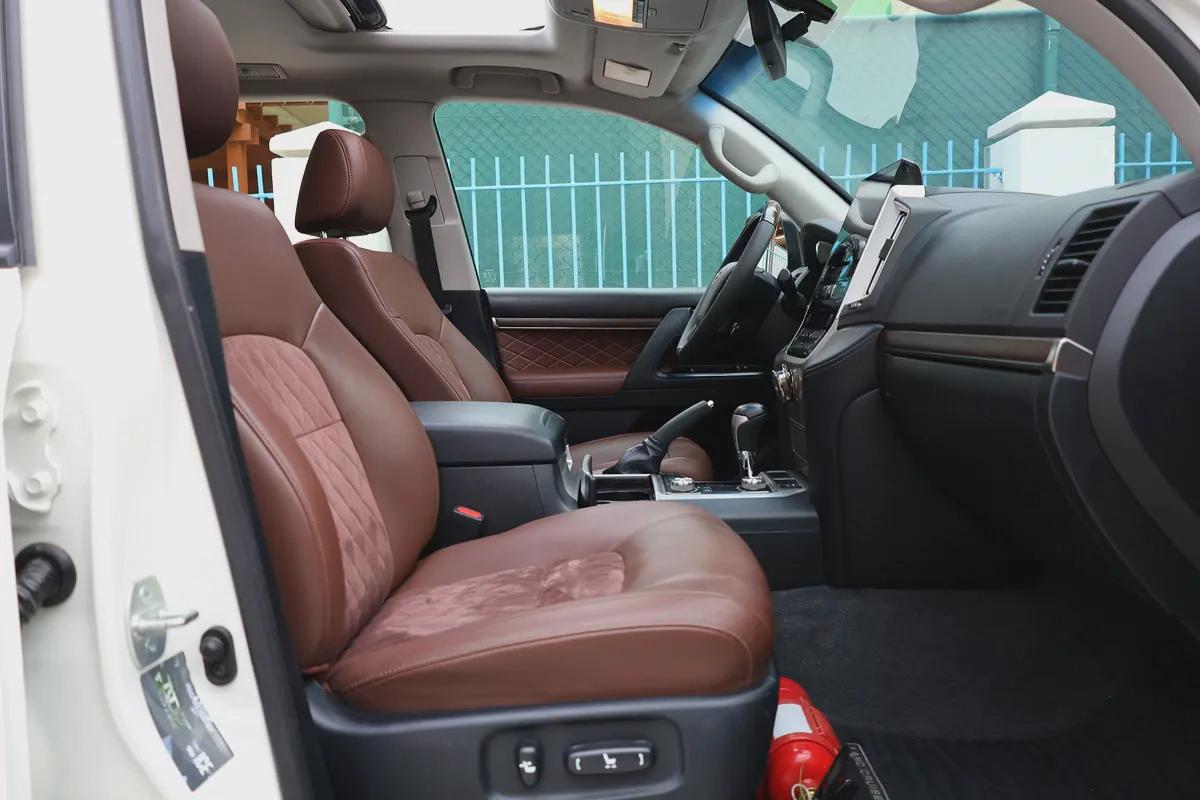 TOYOTA LAND CRUISER-GXR GRAND TOURING-2019-148000KM-GCC SPECS-EXCELLENT CONDITION-16-16