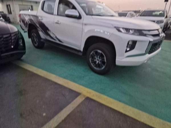 Mitsubishi L200 L200 DIESEL 4WD Manual Full option