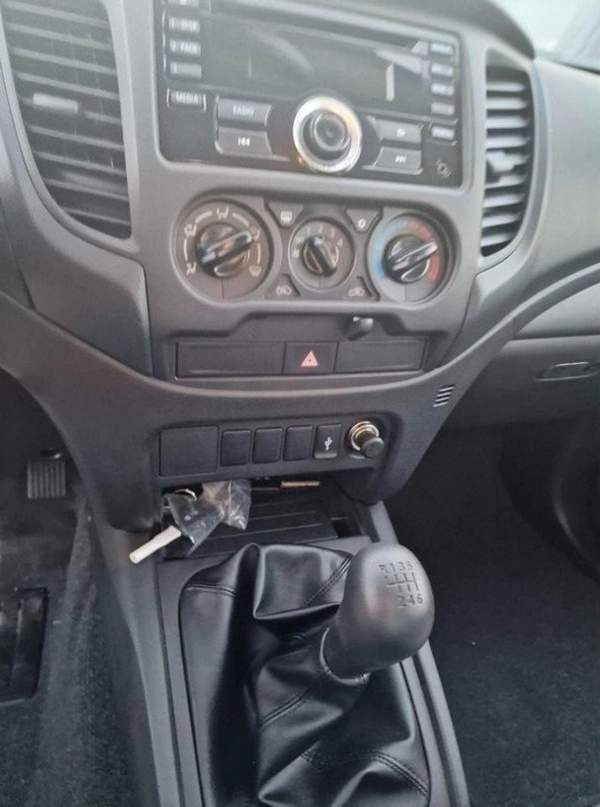 Mitsubishi L200 L200 DIESEL 4WD Manual Full option