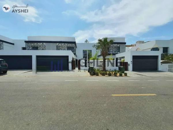 Exclusive 4-Bedroom Luxury Villa Near the Beach