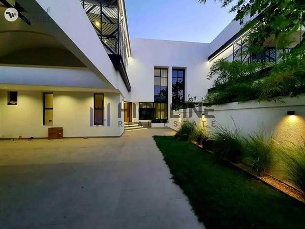 Exclusive 4-Bedroom Luxury Villa Near the Beach