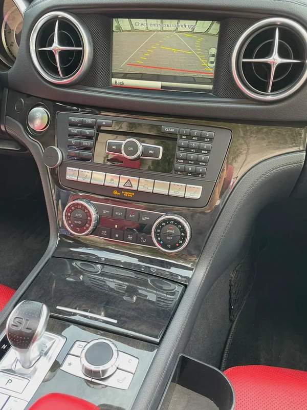 MERCEDES BENZ SL500-2016-( HARD TOP CONVERTIBLE )-135000KM-GCC SPECS-EXCELLENT CONDITION