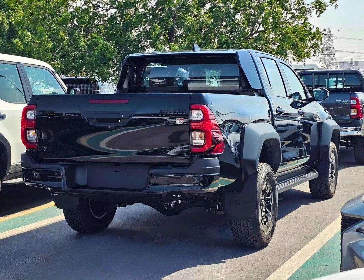 Toyota Hilux GR SPORT WITH BULBAR / 2.8L DIESEL V4 / RADAR / 360*CAMERA/DRIVER PWR SEATS WITH LATHER (CODE#HGRD)-4-4