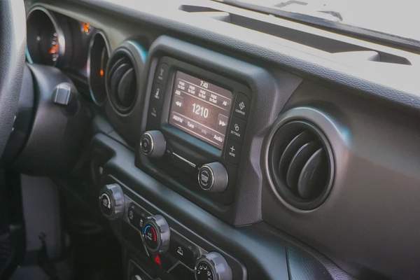 jeep wrangler Willys wheeler 2021