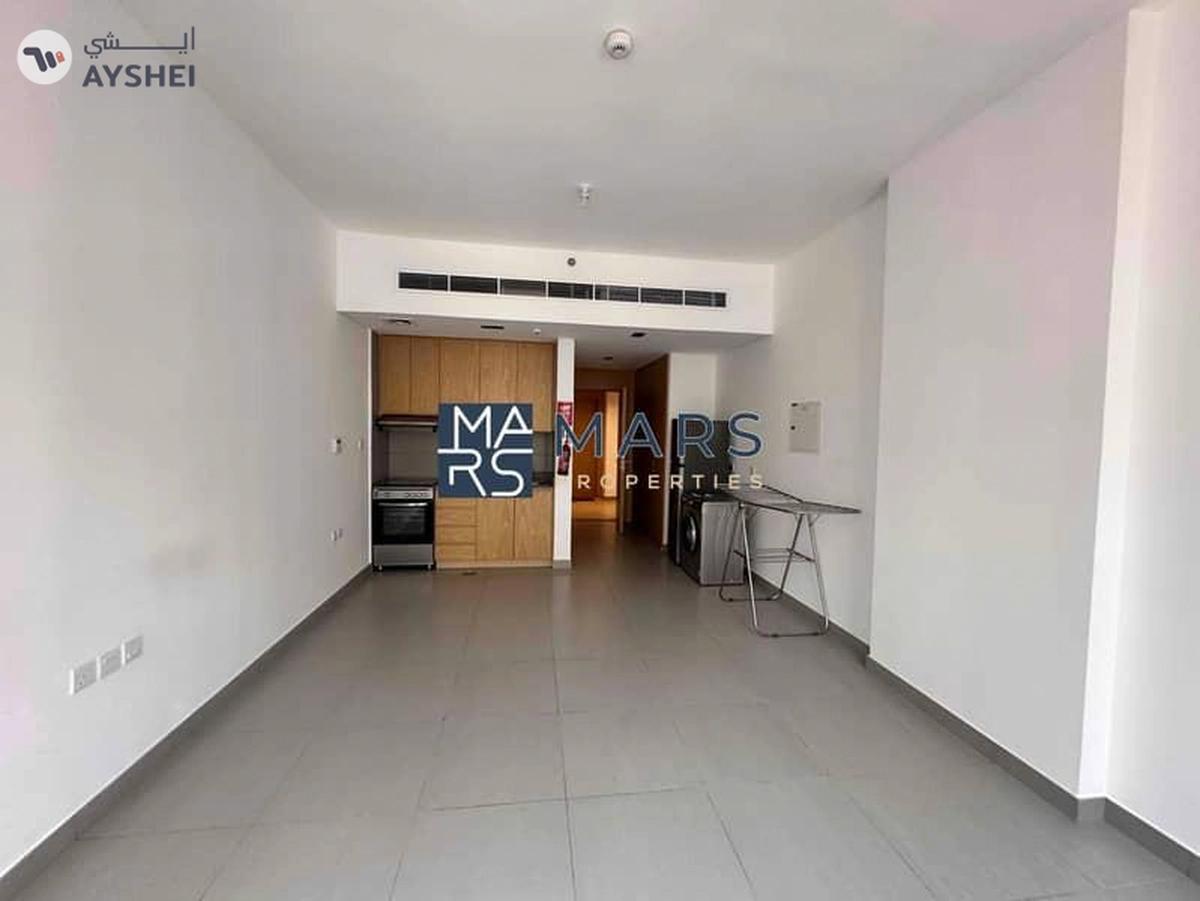 BRAND NEW STUDIO WITH KITCHEN APPLIANCES L-6-6