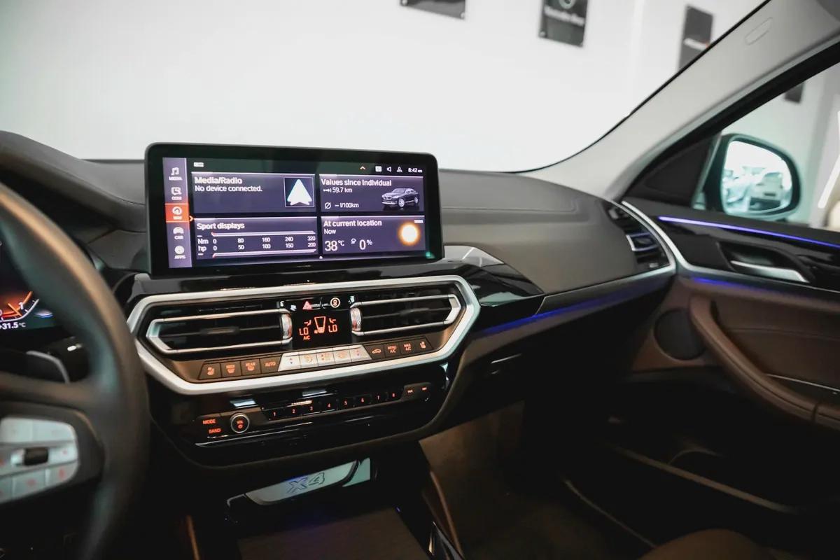 BMW X4 xdrive20i 2023 / 1000km Only!! / 2600 AED monthly / One year warranty-10-10