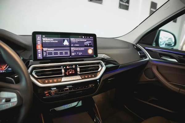 BMW X4 xdrive20i 2023 / 1000km Only!! / 2600 AED monthly / One year warranty