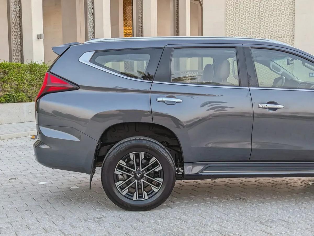 MITSUBISHI MONTERO SPORT 2021 GLS TOP LINE FULL OPTION GCC IN EXCELLENT CONDITION-11-11