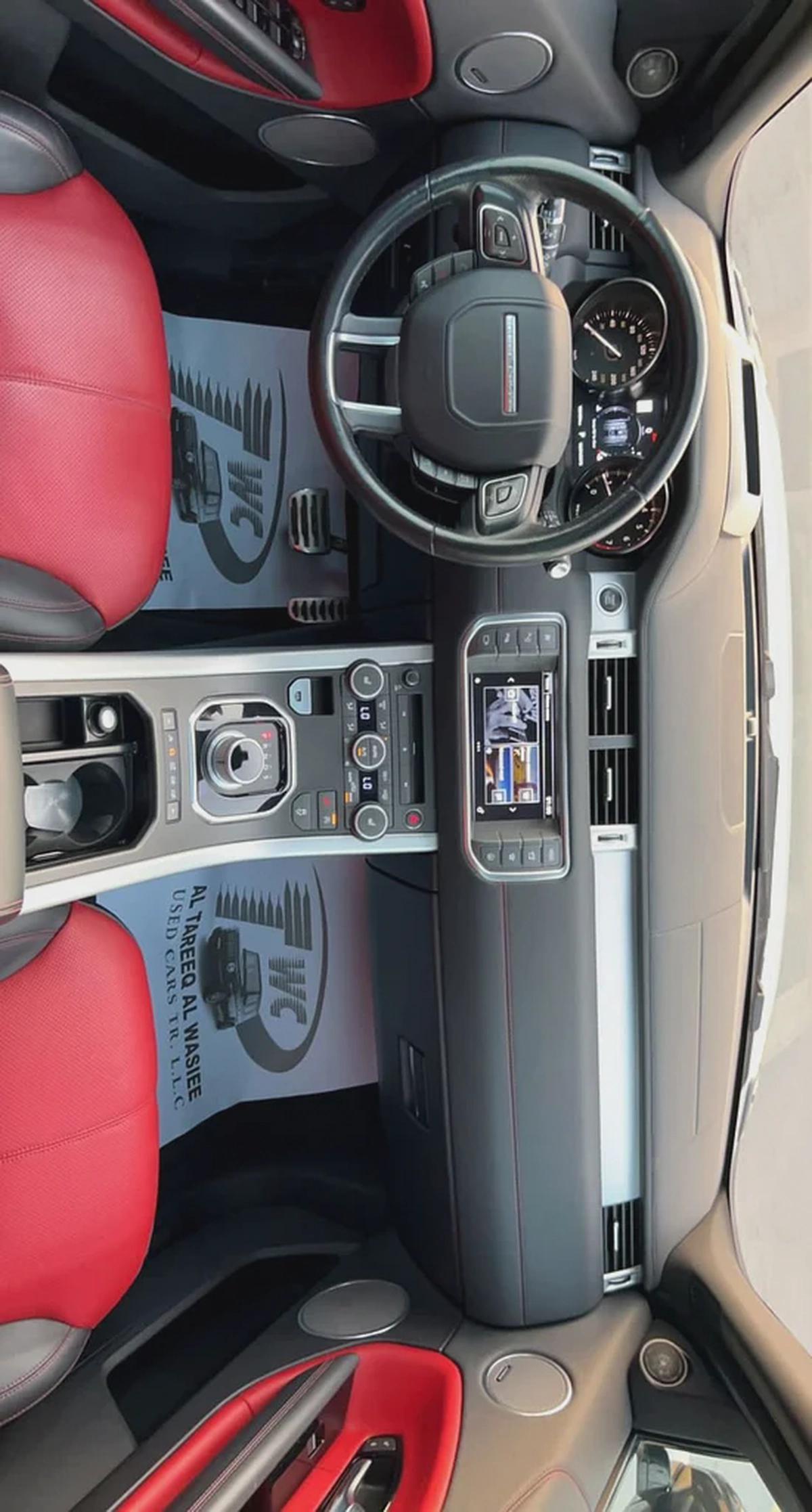 Land Rover Range Rover Evoque R-Dynamic SE-3-3