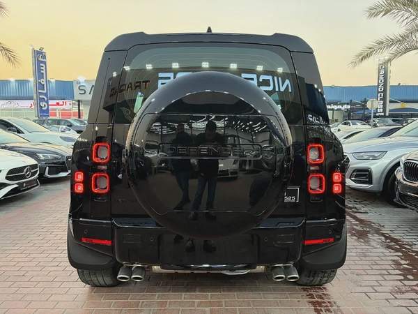 2025. Defender V8. P525.
