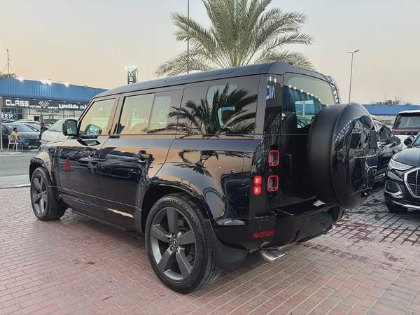 2025. Defender V8. P525.