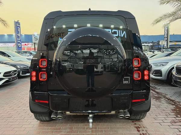 2025. Defender V8. P525.