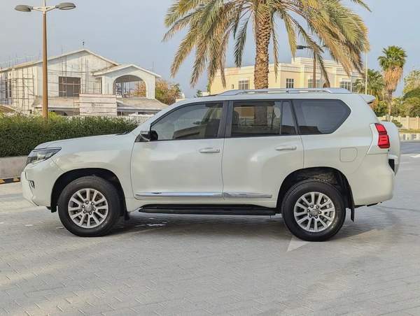 Toyota Prado VXR 2018 Full Option-V6 4.0L - GCC Specs - Well Maintained
