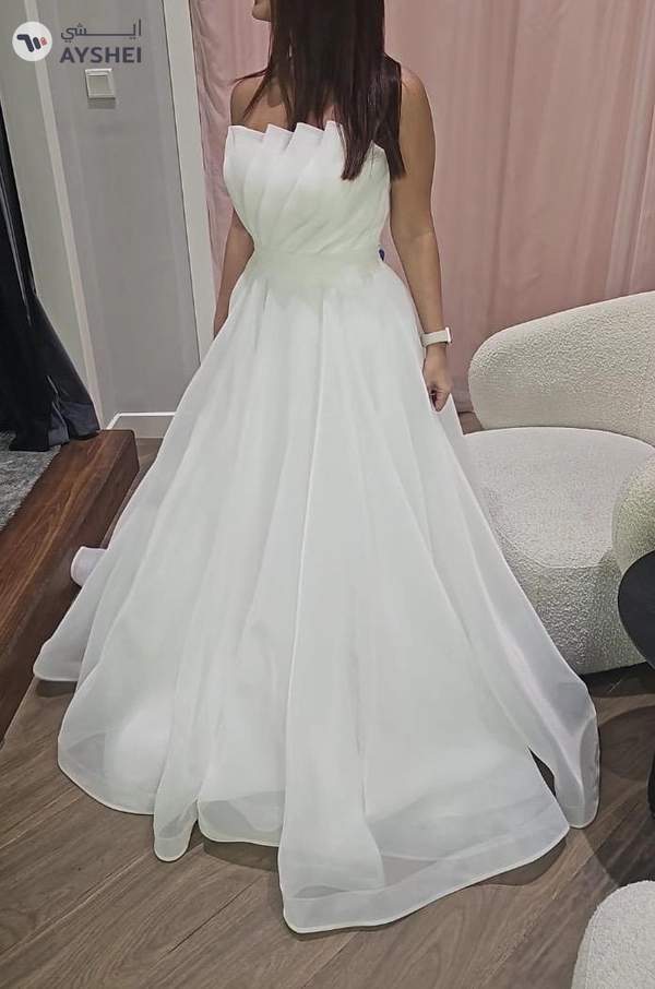 Elegant Wedding dress made from finest organza for sale