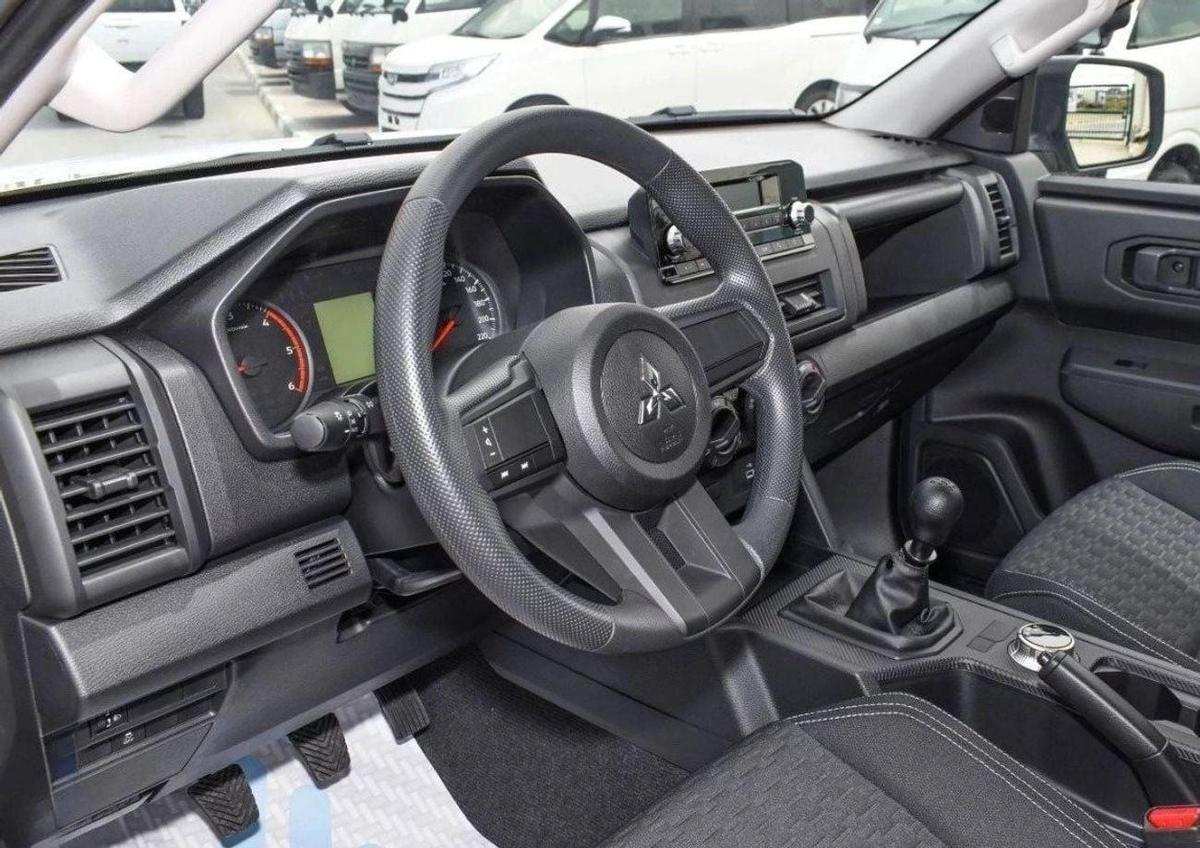 Mitsubishi L200 Mitsubishi L200 / Triton GLX 4WD 2.4L Diesel MT High Line 2025-5-5