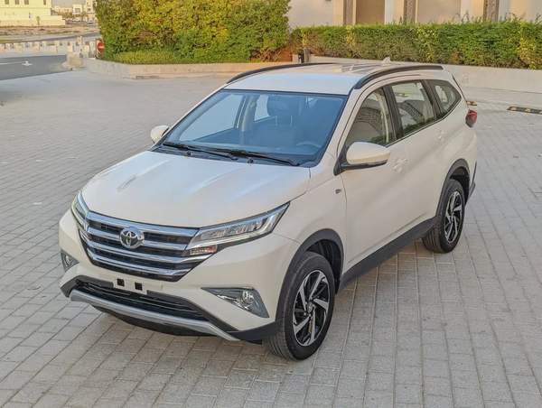 Toyota Rush 2022 GCC EX Prestine Condition Car Low KM Perfect Family 7 Seat SUV