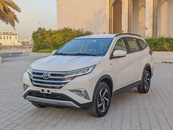 Toyota Rush 2022 GCC EX Prestine Condition Car Low KM Perfect Family 7 Seat SUV