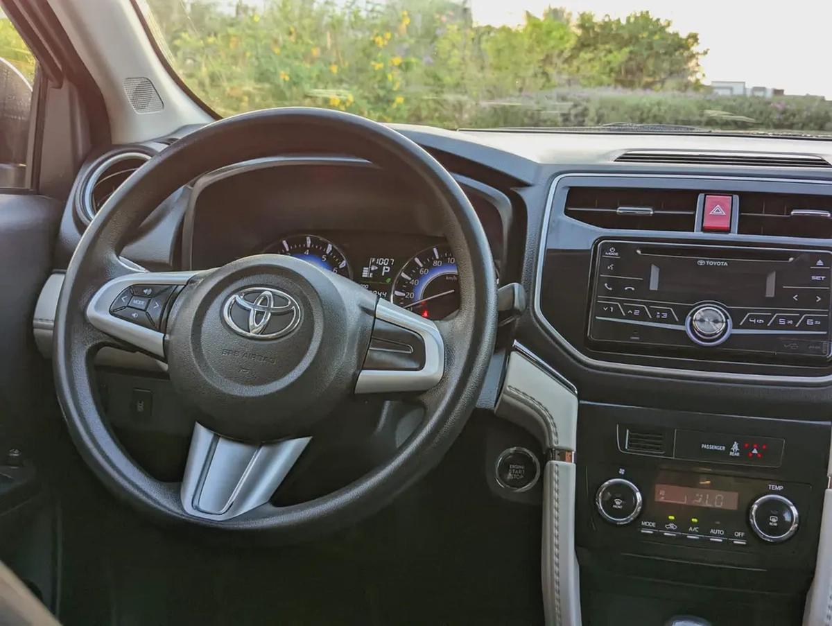 Toyota Rush 2022 GCC EX Prestine Condition Car Low KM Perfect Family 7 Seat SUV-11-11