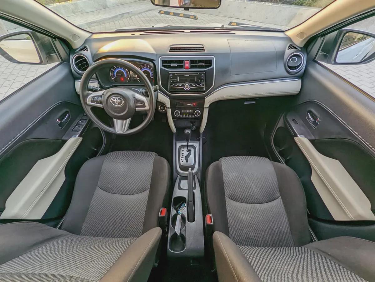 Toyota Rush 2022 GCC EX Prestine Condition Car Low KM Perfect Family 7 Seat SUV-12-12