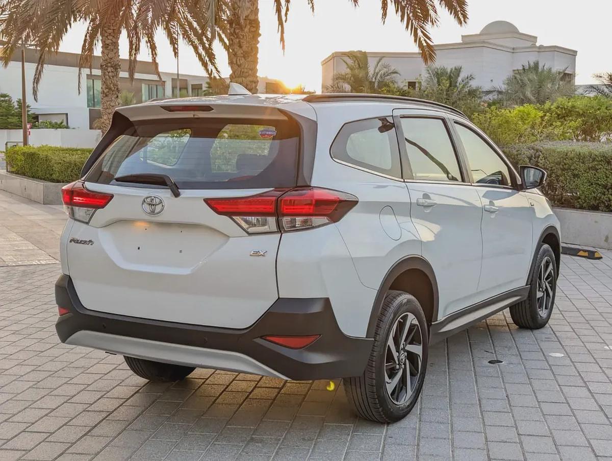 Toyota Rush 2022 GCC EX Prestine Condition Car Low KM Perfect Family 7 Seat SUV-13-13