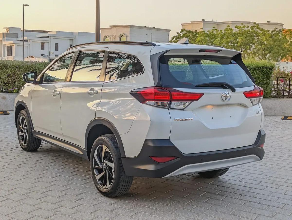 Toyota Rush 2022 GCC EX Prestine Condition Car Low KM Perfect Family 7 Seat SUV-14-14