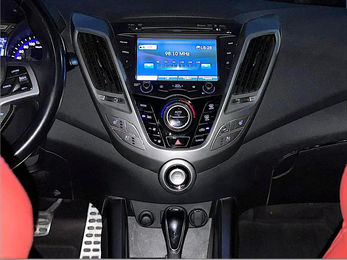 HYUNDAI | VELOSTER | GLS | 1.6L |2016 |GCC | EXCELLENT CONDITION-8-8