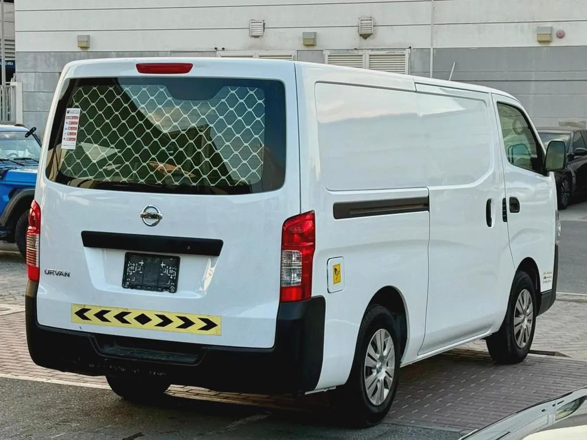 Nissan Urvan Standard 2022 - GCC Specs - Perfect for your Business!-4-4