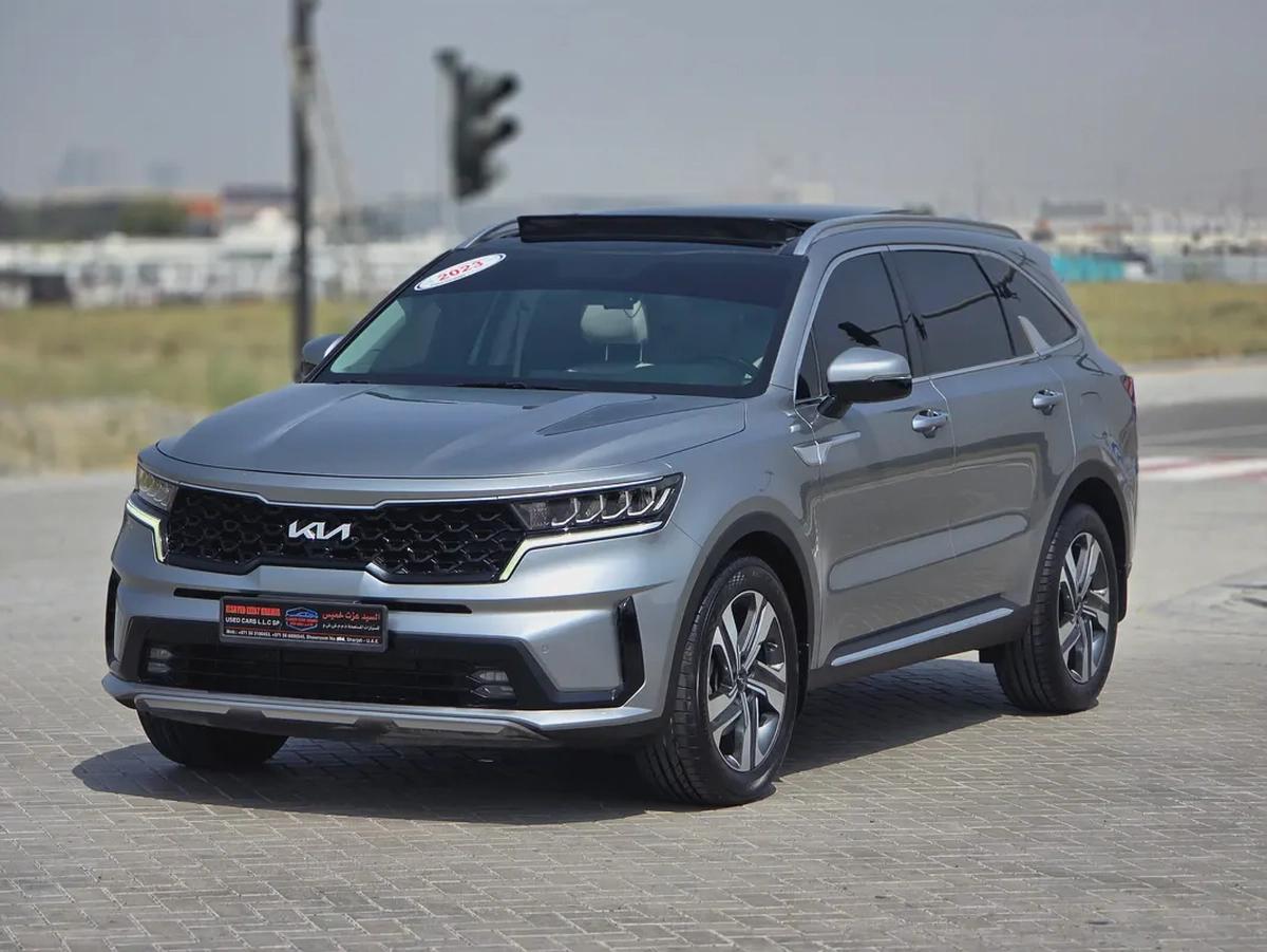 2023 Kia Sorento GT-Line, GCC Specs - Excellent Condition-5-5