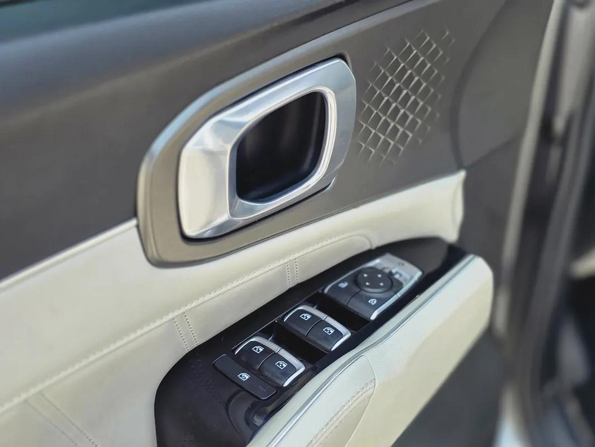 2023 Kia Sorento GT-Line, GCC Specs - Excellent Condition-16-16