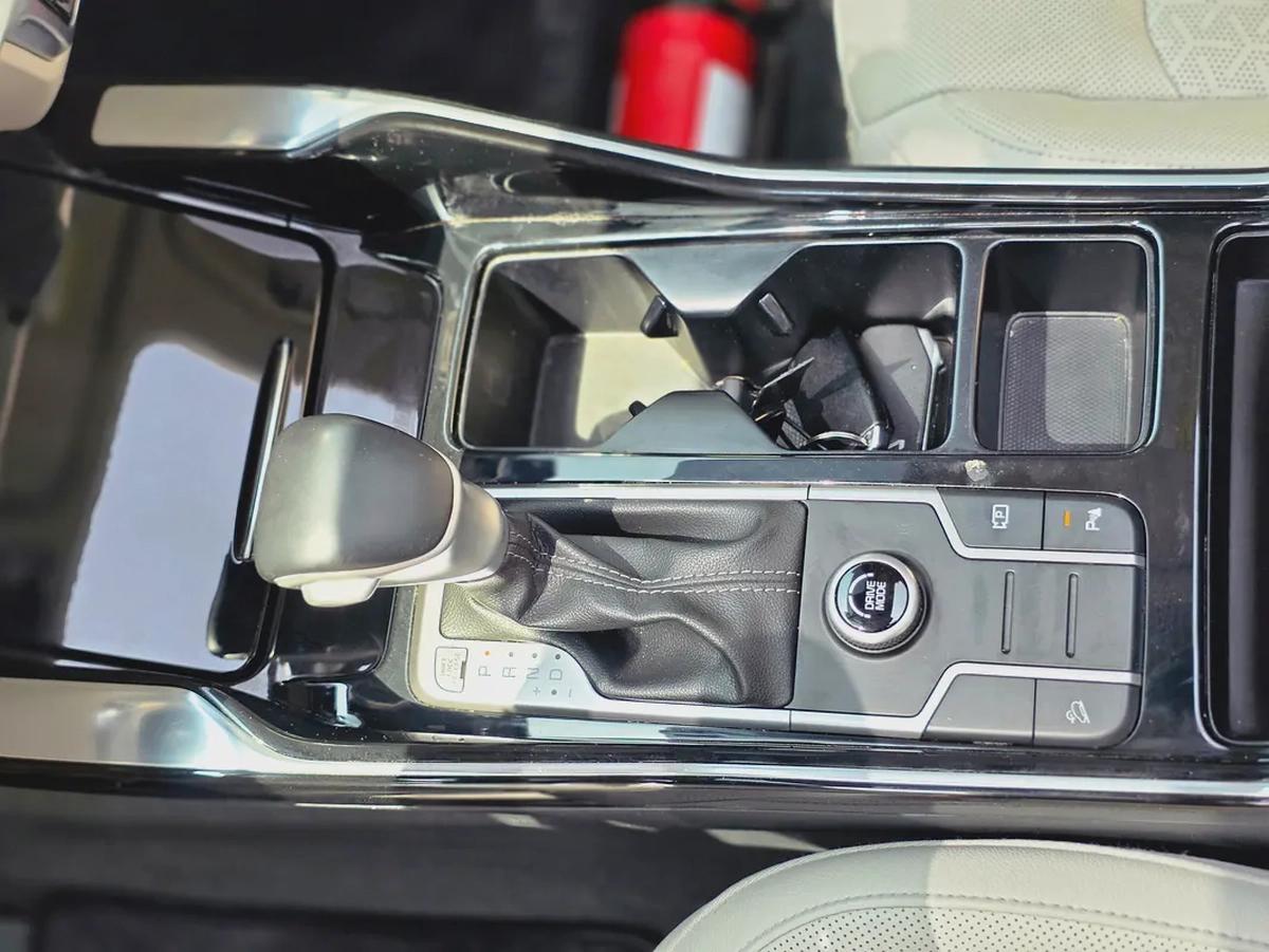 2023 Kia Sorento GT-Line, GCC Specs - Excellent Condition-17-17