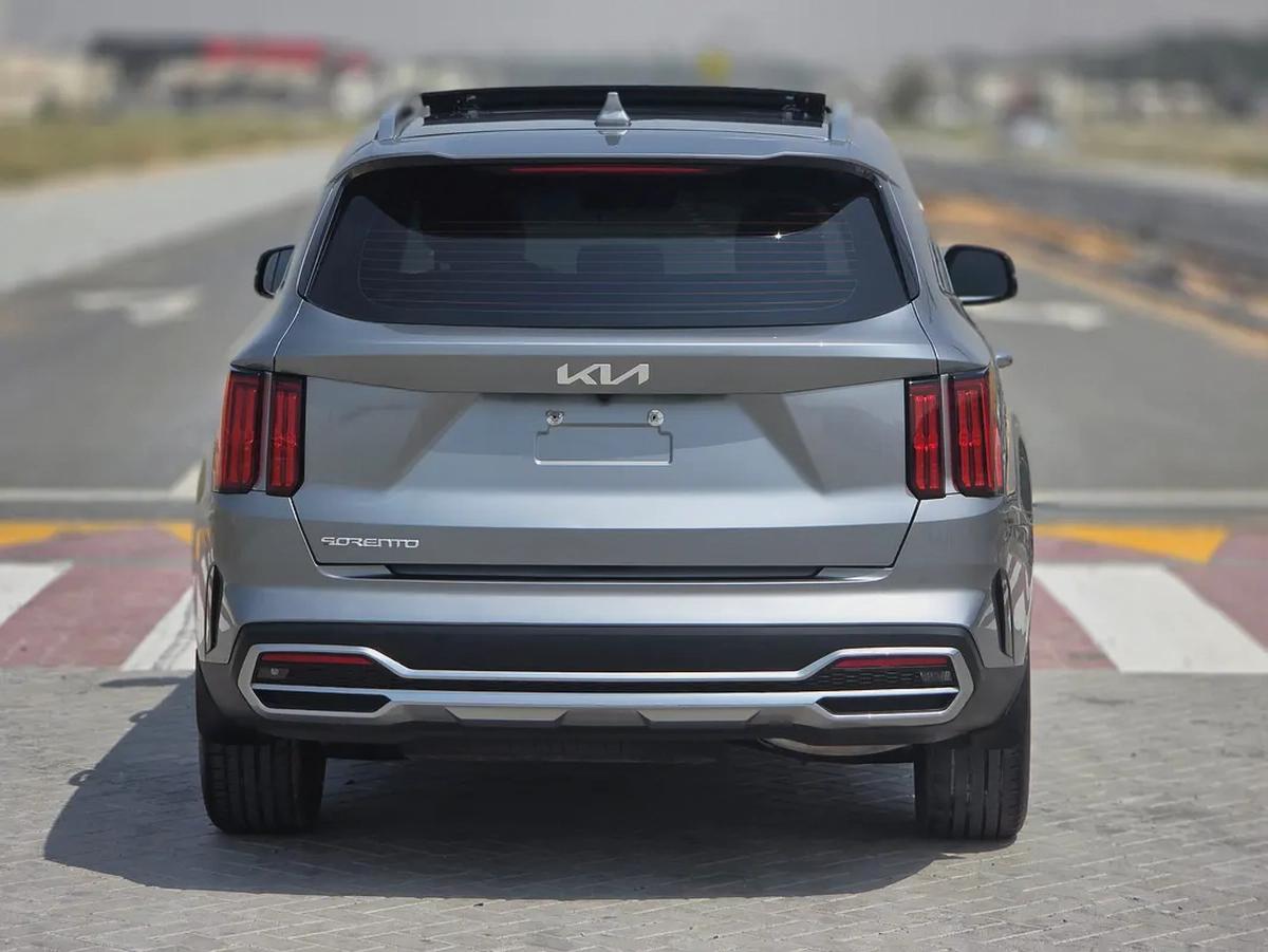 2023 Kia Sorento GT-Line, GCC Specs - Excellent Condition-18-18