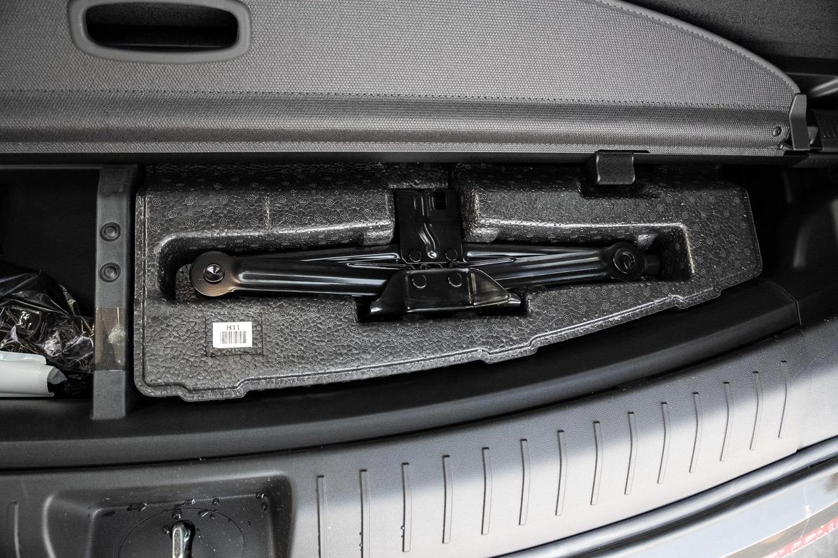 Hyundai Santa Fe Calligraphy 2024 | Luxury 7-Seater | GCC FOR EXPORT-20-20