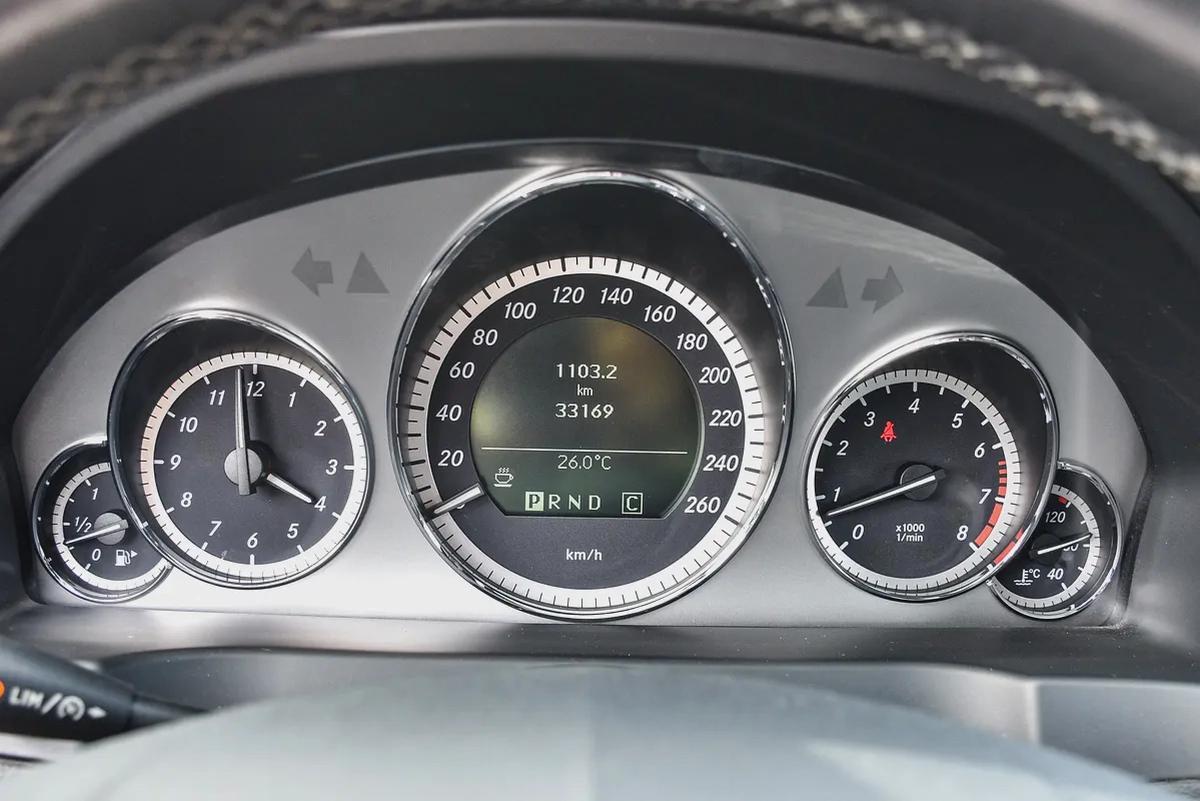 2010 - BENZ E350 COUPE - SUPER CLEAN - LIKE NEW - ONLY 33,000 KM-8-8