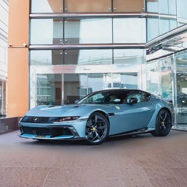 2025 FERRARI 12CILINIDRI ( CARBON BODY KIT ) BRAND NEW