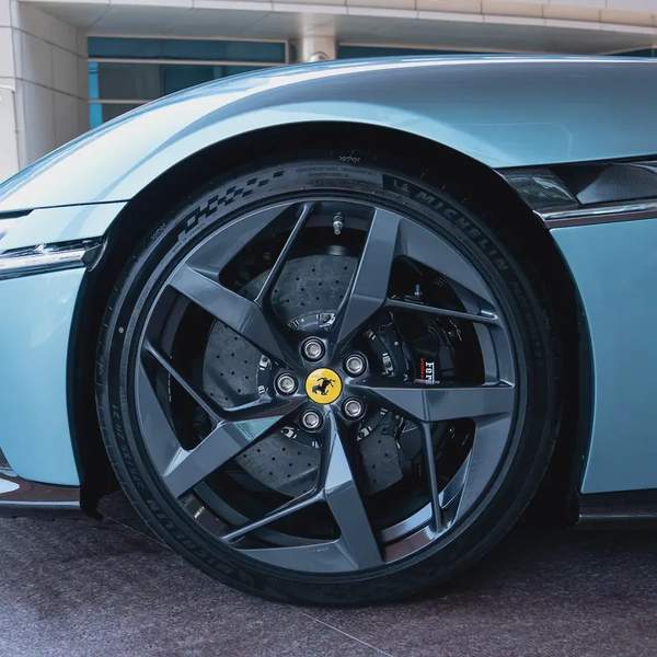 2025 FERRARI 12CILINIDRI ( CARBON BODY KIT ) BRAND NEW