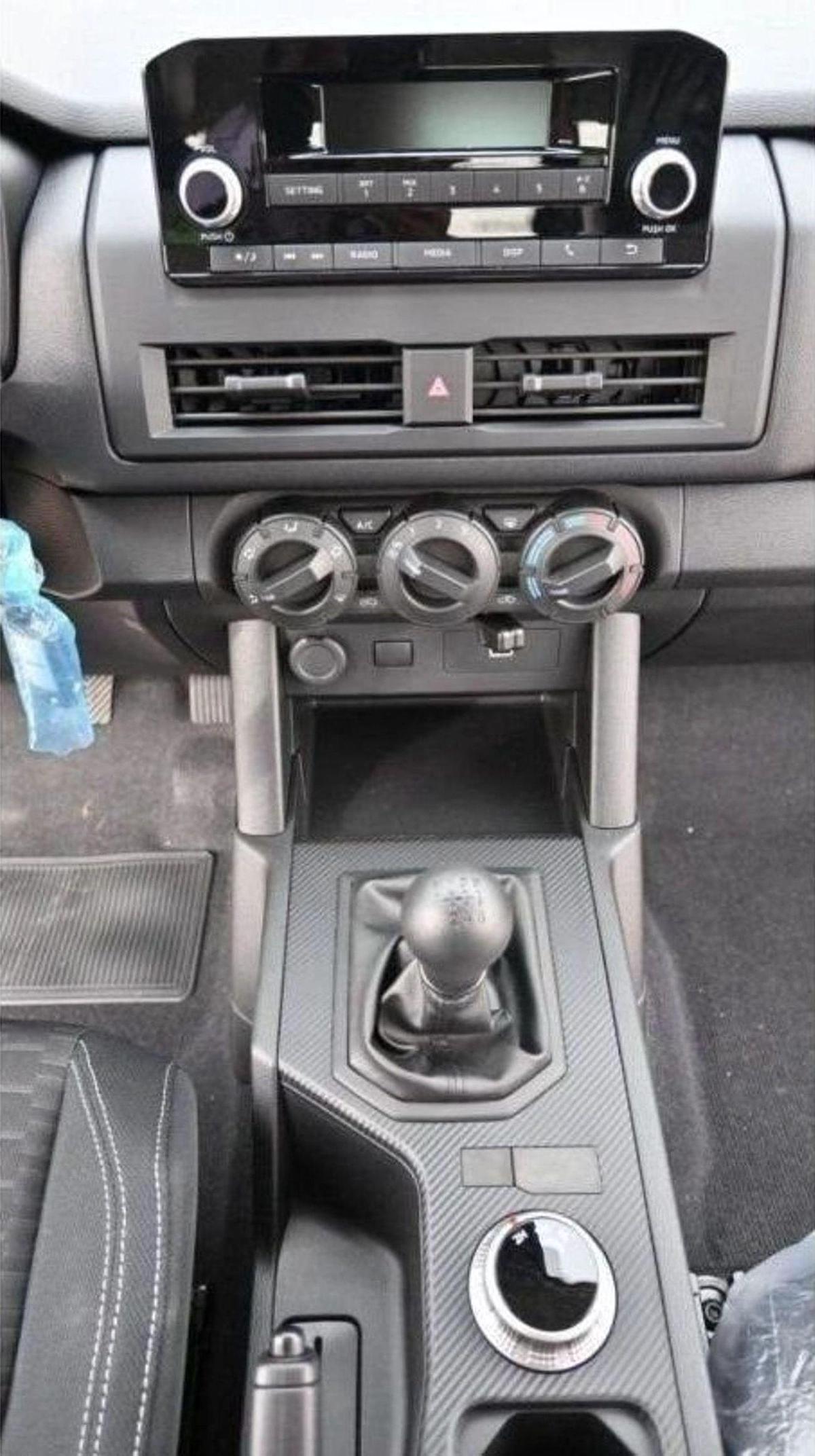 Mitsubishi L200 L200 2.4L MT Petrol 2024-6-6